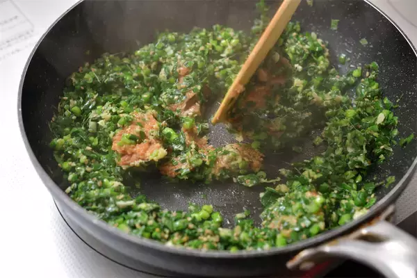 「【ニラ農家直伝！ご飯のお供】まんま家系味噌とんこつラーメン風⁉「万能ニラ味噌」感動レシピ初公開！」の画像
