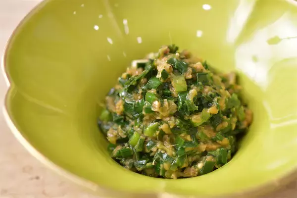 「【ニラ農家直伝！ご飯のお供】まんま家系味噌とんこつラーメン風⁉「万能ニラ味噌」感動レシピ初公開！」の画像