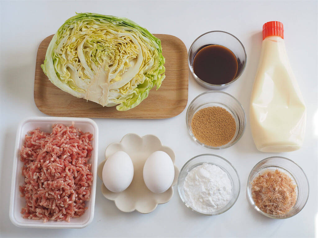 【小麦粉ゼロのお好み焼き】フライパンで生地混ぜて焼くだけ！春キャベ＆豚ひき肉で特大に作ってみた♪