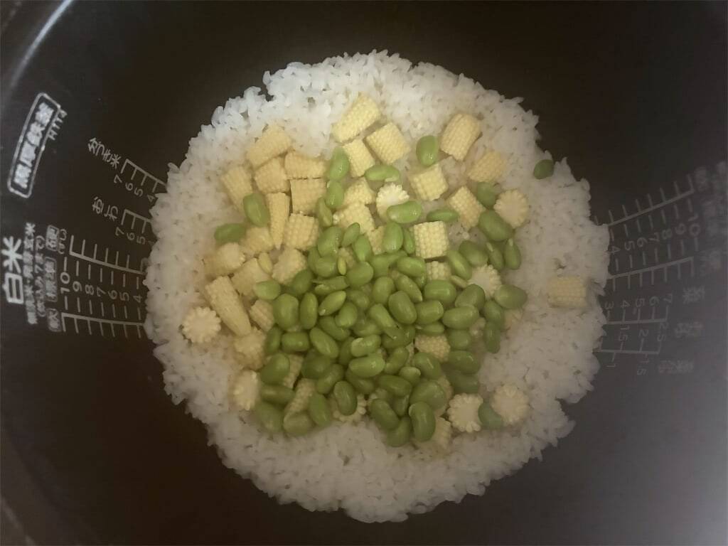 【旬の食材で薬膳！】ヤングコーン＆枝豆で夏満載の「炊き込みご飯」作ってみた！むくみ対策にも◎だって♪