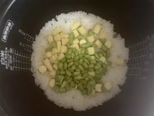 「【旬の食材で薬膳！】ヤングコーン＆枝豆で夏満載の「炊き込みご飯」作ってみた！むくみ対策にも◎だって♪」の画像