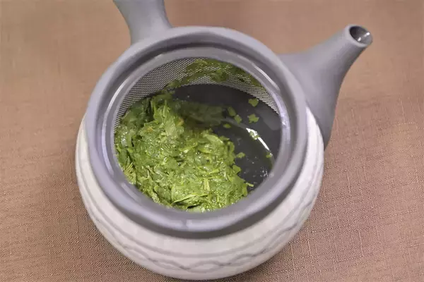 「お茶は熱湯NG！農家直伝【お茶のおいしい淹れ方】その淹れ方では旨味半減!? 決め手は温度＆抽出時間！」の画像