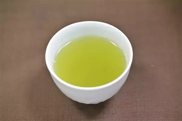 「お茶は熱湯NG！農家直伝【お茶のおいしい淹れ方】その淹れ方では旨味半減!? 決め手は温度＆抽出時間！」の画像