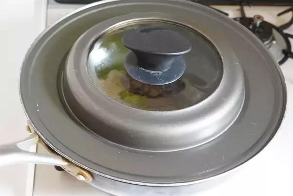 「【衝撃レシピ】餃子の具を卵でとじる!?「たまごギョーザ」作ってみた！絶妙なるまろやかさ…【農家直伝】」の画像