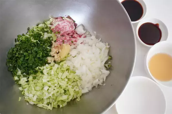 「【衝撃レシピ】餃子の具を卵でとじる!?「たまごギョーザ」作ってみた！絶妙なるまろやかさ…【農家直伝】」の画像