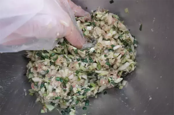 「【衝撃レシピ】餃子の具を卵でとじる!?「たまごギョーザ」作ってみた！絶妙なるまろやかさ…【農家直伝】」の画像