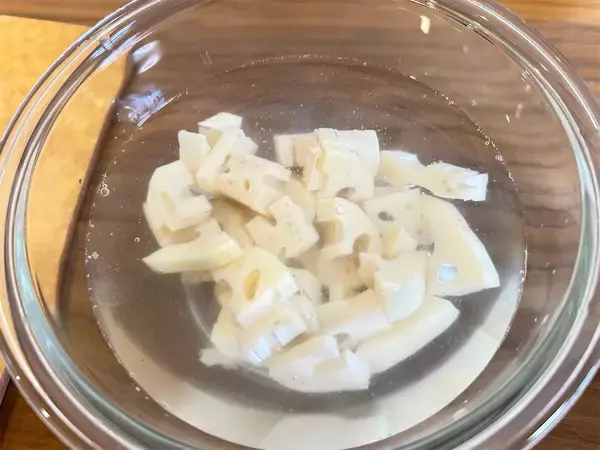 「【夫婦喧嘩した翌日の弁当】皮脂まみれでもたれるぜ～♪「鶏皮弁当」で復讐するも生姜風味でイケた話♡」の画像