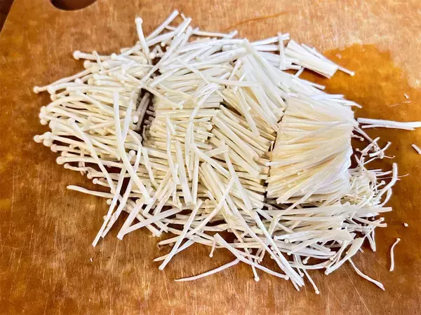 「【夫婦喧嘩した翌日の弁当】皮脂まみれでもたれるぜ～♪「鶏皮弁当」で復讐するも生姜風味でイケた話♡」の画像