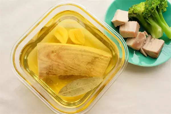 【自家製ツナ作ってみた】刺身用サクをオイルで煮るだけ！缶詰を遥かに超えるゴージャス肉厚感♪【もはやお肉】