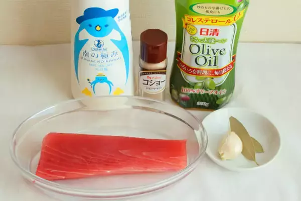 「【自家製ツナ作ってみた】刺身用サクをオイルで煮るだけ！缶詰を遥かに超えるゴージャス肉厚感♪【もはやお肉】」の画像