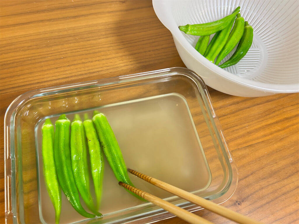 【白だし×わさびでここまで変わる!?】箸止まらない…「オクラのお浸し」がスゴかった！爽やかな辛みがもう♡