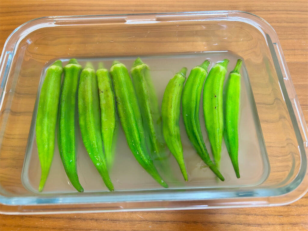 【白だし×わさびでここまで変わる!?】箸止まらない…「オクラのお浸し」がスゴかった！爽やかな辛みがもう♡