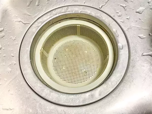 「【衝撃のアフター】オキシ液を貯めるだけ！キッチンの20年もののシンクが「オキシ漬け」でどこまでキレイに⁉」の画像