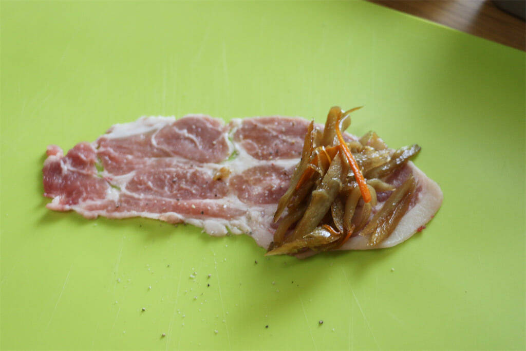 【しょうが焼きのマンネリ打破】根菜を豚肉で巻く!?「クルクルしょうが焼き」作ろう！コリコリ食感♡＆甘辛沼～
