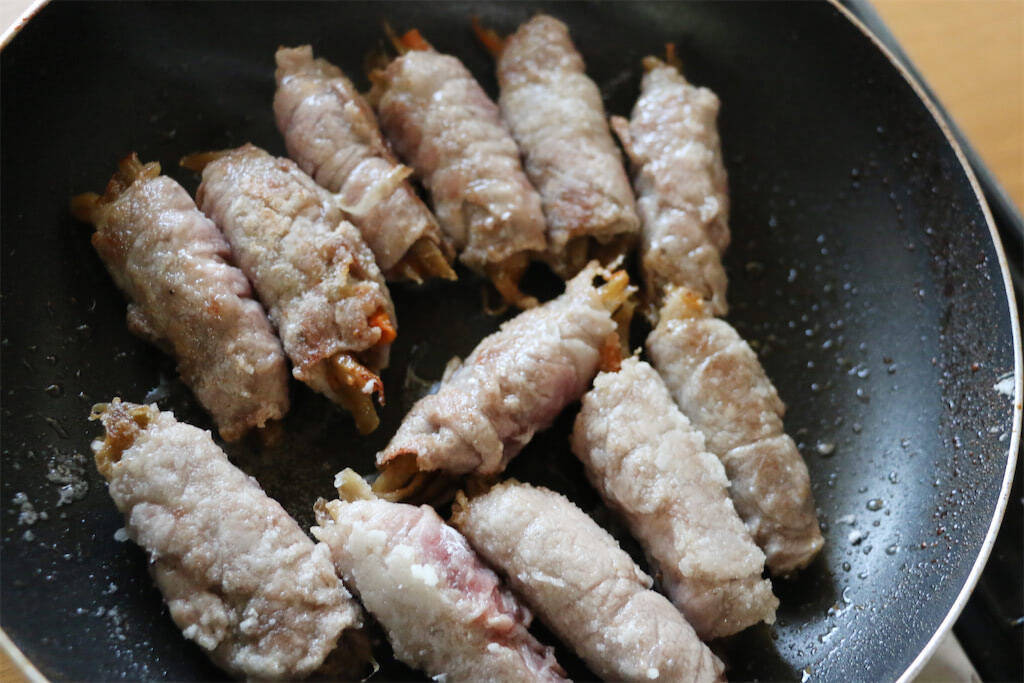【しょうが焼きのマンネリ打破】根菜を豚肉で巻く!?「クルクルしょうが焼き」作ろう！コリコリ食感♡＆甘辛沼～