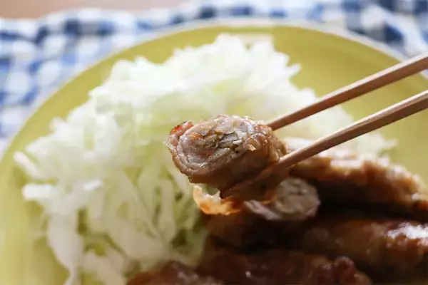 「【しょうが焼きのマンネリ打破】根菜を豚肉で巻く!?「クルクルしょうが焼き」作ろう！コリコリ食感♡＆甘辛沼～」の画像