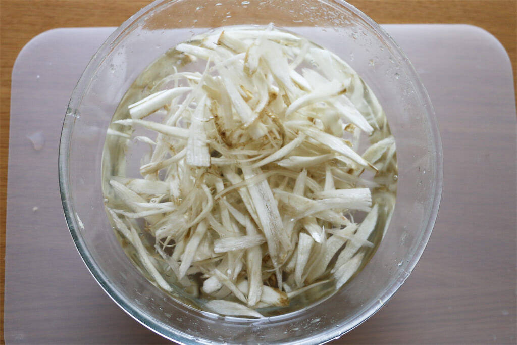 【しょうが焼きのマンネリ打破】根菜を豚肉で巻く!?「クルクルしょうが焼き」作ろう！コリコリ食感♡＆甘辛沼～
