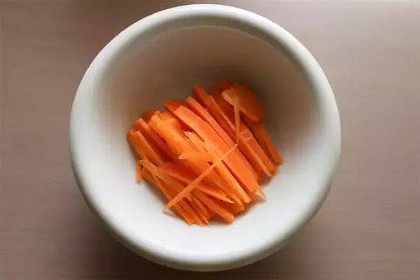 「【しょうが焼きのマンネリ打破】根菜を豚肉で巻く!?「クルクルしょうが焼き」作ろう！コリコリ食感♡＆甘辛沼～」の画像