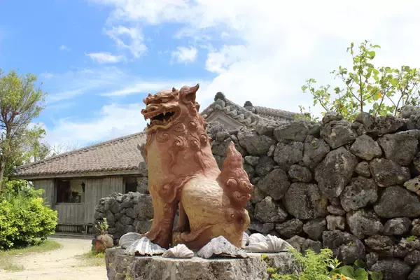 「【シーサーは買ってきて置くだけでは爆睡中らしい】実は覚醒させる必要があるんだと！起こす儀式とは？」の画像