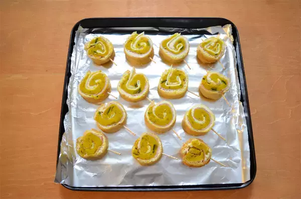 「【ハマる新食感】かぼちゃサラダを巻く？油揚げで!?「和風かぼちゃピンチョス」作ってみた！【お弁当にも◎】」の画像