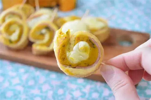 「【ハマる新食感】かぼちゃサラダを巻く？油揚げで!?「和風かぼちゃピンチョス」作ってみた！【お弁当にも◎】」の画像