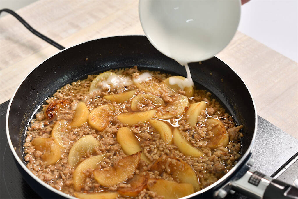 【かぶが極甘に】香ばしく焼き目をつけて！「かぶと豚ひき肉のあんかけ」がご飯泥棒すぎる～【青髪のテツ】