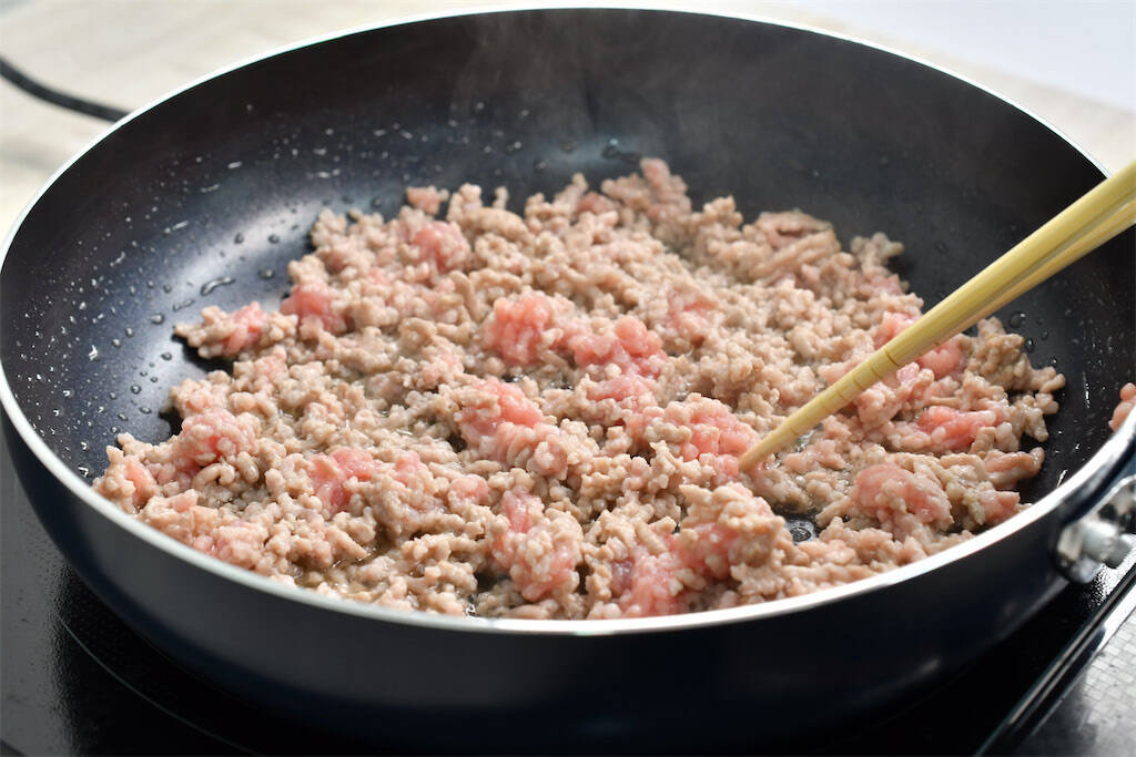 【かぶが極甘に】香ばしく焼き目をつけて！「かぶと豚ひき肉のあんかけ」がご飯泥棒すぎる～【青髪のテツ】