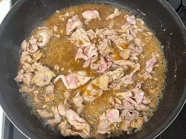 「豚肉の生姜焼きに玉ねぎを使わない⁉代わりに…エリンギだと⁉全農公式さんが言うなら試してみるか…」の画像