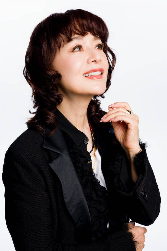 【大地真央さんインタビュー】圧倒的な美と健康の秘訣は「猫」!?古希を迎えても最前線で輝き続ける理由とは