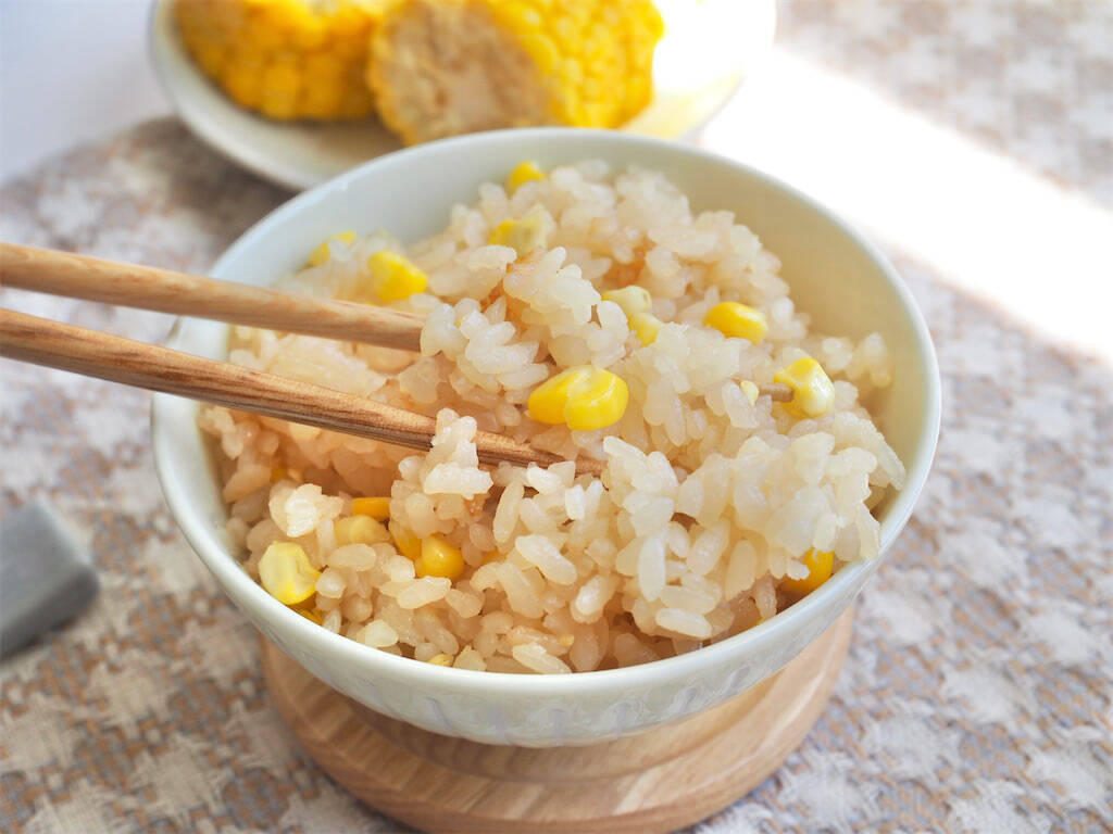【芯まで炊くのが正解だった！】風味別格「とうもろこしの炊き込みご飯」作ってみた！バターじょうゆに沼る～♡