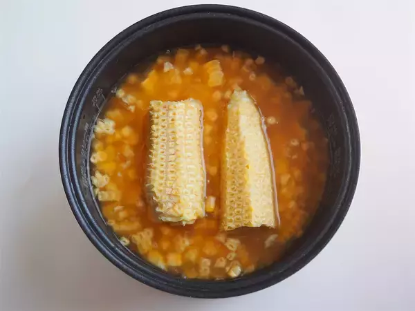 「【芯まで炊くのが正解だった！】風味別格「とうもろこしの炊き込みご飯」作ってみた！バターじょうゆに沼る～♡」の画像