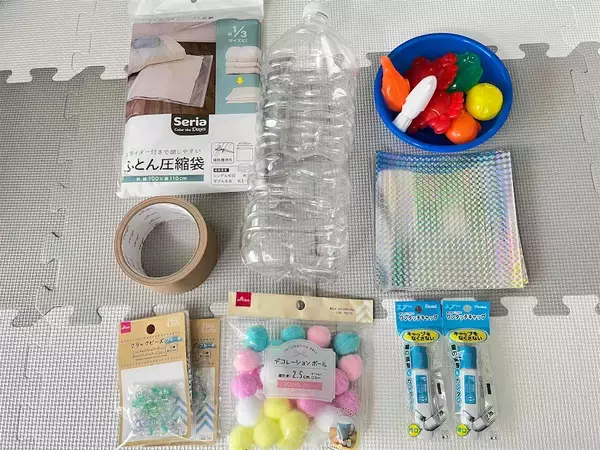「【水遊びの超裏ワザ】子供が大喜び♪「室内プールもどき」作って遊んでみた！「え、布団圧縮袋なの⁉」」の画像