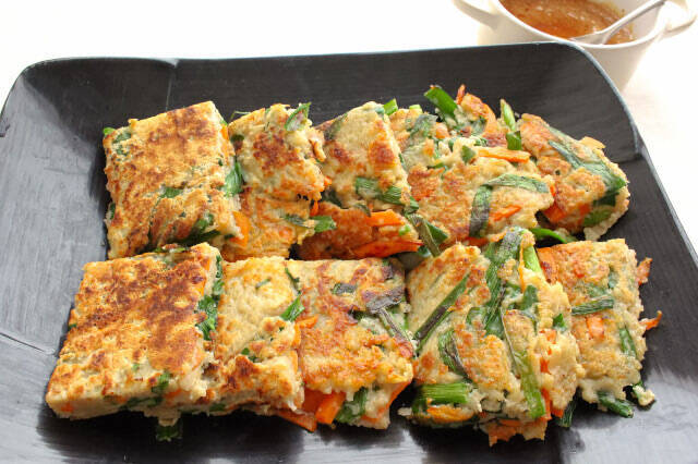 【粉少なめでもカリカリなチヂミ♪】すりおろした「れんこん」をモリモリ入れるんだって！もっちりかる～い♡