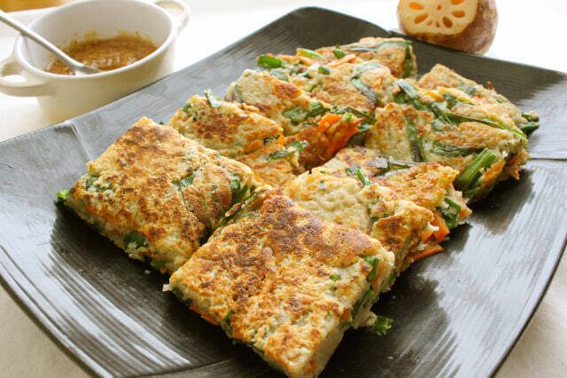 【粉少なめでもカリカリなチヂミ♪】すりおろした「れんこん」をモリモリ入れるんだって！もっちりかる～い♡