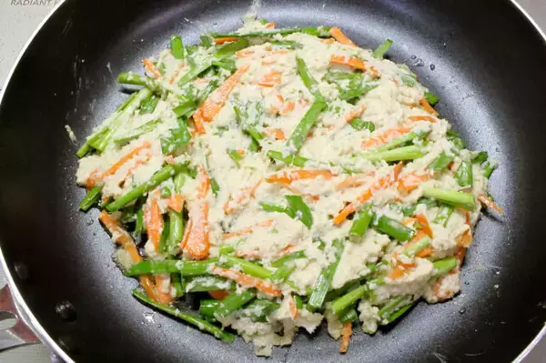 「【粉少なめでもカリカリなチヂミ♪】すりおろした「れんこん」をモリモリ入れるんだって！もっちりかる～い♡」の画像