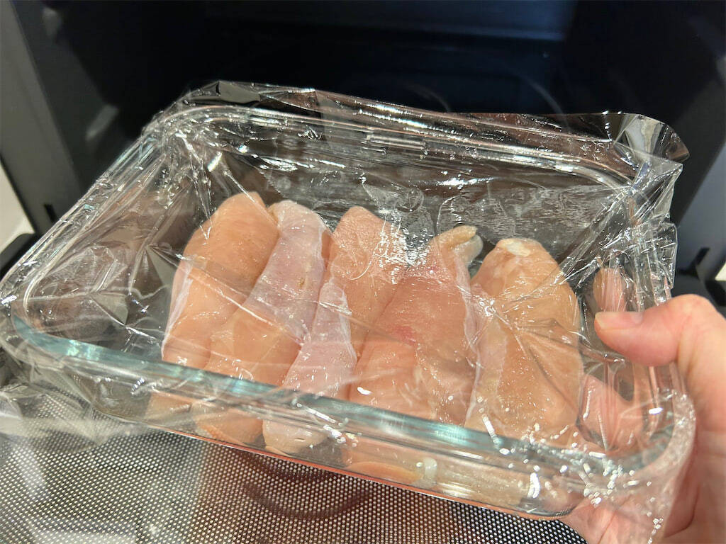 【ささみはレンジで柔らか♡】チンして和えるだけ「鶏ささみと新玉ねぎのマリネ」作ってみた！トロッと甘いの♪