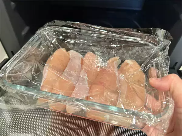 「【ささみはレンジで柔らか♡】チンして和えるだけ「鶏ささみと新玉ねぎのマリネ」作ってみた！トロッと甘いの♪」の画像