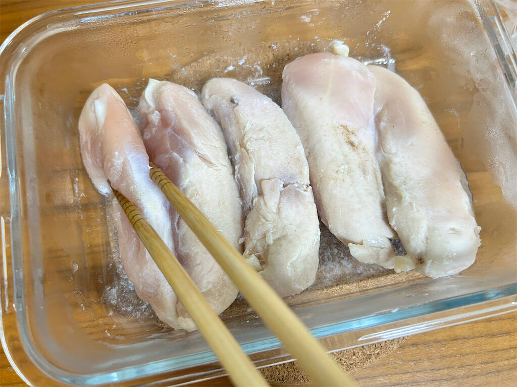 【ささみはレンジで柔らか♡】チンして和えるだけ「鶏ささみと新玉ねぎのマリネ」作ってみた！トロッと甘いの♪