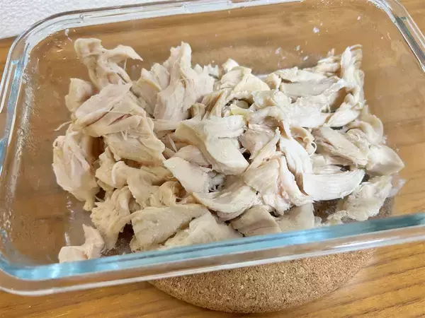 「【ささみはレンジで柔らか♡】チンして和えるだけ「鶏ささみと新玉ねぎのマリネ」作ってみた！トロッと甘いの♪」の画像