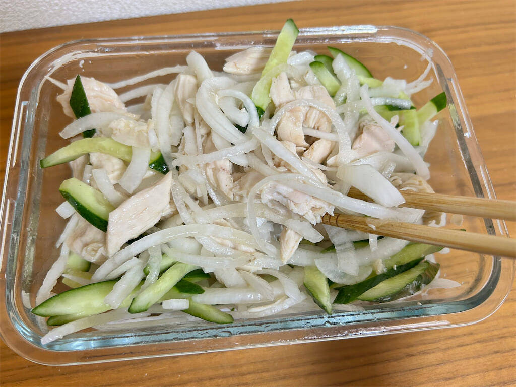【ささみはレンジで柔らか♡】チンして和えるだけ「鶏ささみと新玉ねぎのマリネ」作ってみた！トロッと甘いの♪