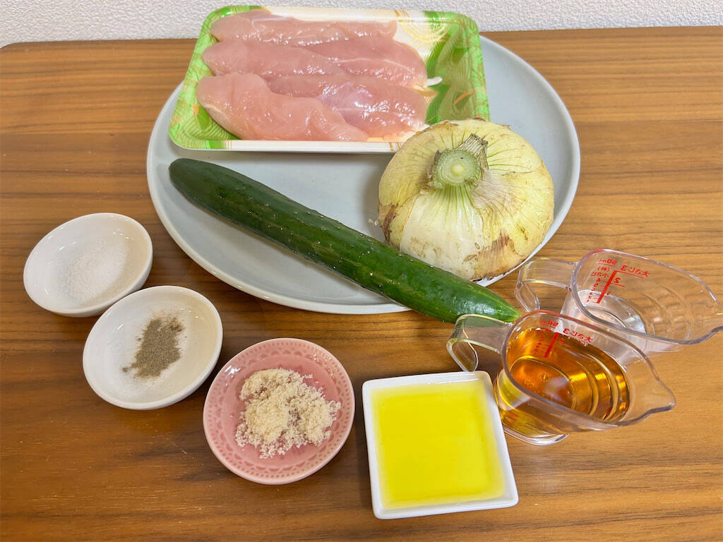 【ささみはレンジで柔らか♡】チンして和えるだけ「鶏ささみと新玉ねぎのマリネ」作ってみた！トロッと甘いの♪