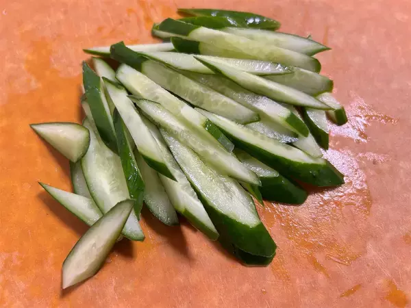 「【ささみはレンジで柔らか♡】チンして和えるだけ「鶏ささみと新玉ねぎのマリネ」作ってみた！トロッと甘いの♪」の画像