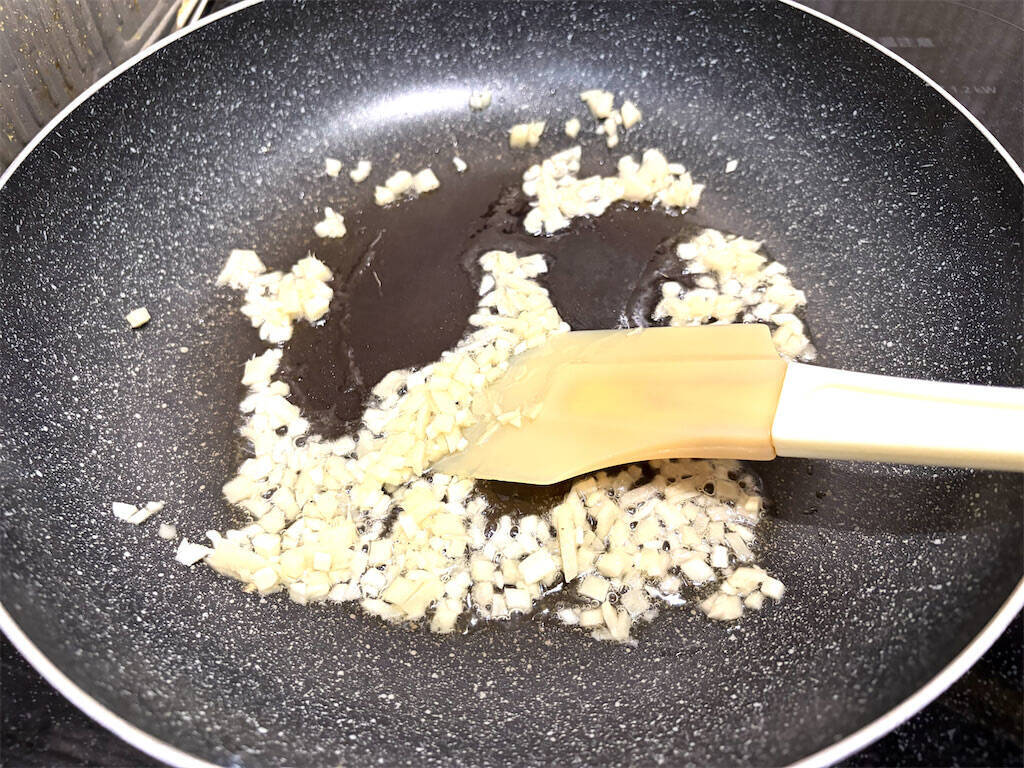【エスニックで食欲爆発】ホクホクじゃがいもにチリソースとお肉絡む♡「鶏ミンチのアジアン炒め」作ってみた！
