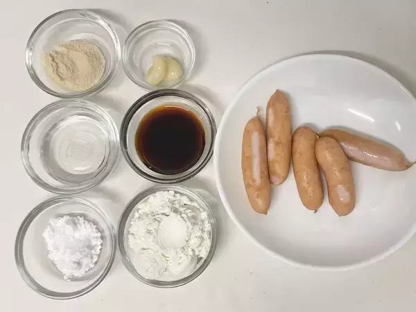 「10分漬け込んで揚げ焼きするとカリッとジューシー♡「悪魔のソーセージ唐揚げ」はリピ確定なウマさな件」の画像