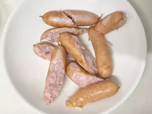 「10分漬け込んで揚げ焼きするとカリッとジューシー♡「悪魔のソーセージ唐揚げ」はリピ確定なウマさな件」の画像