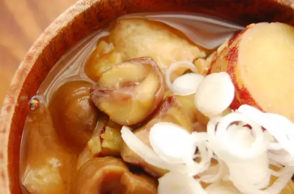 「【定番じゃない具材】「甘栗」と「さつまいもレモン煮」の味噌汁作ってみた！ゴロッと具沢山で秋味満載♡」の画像