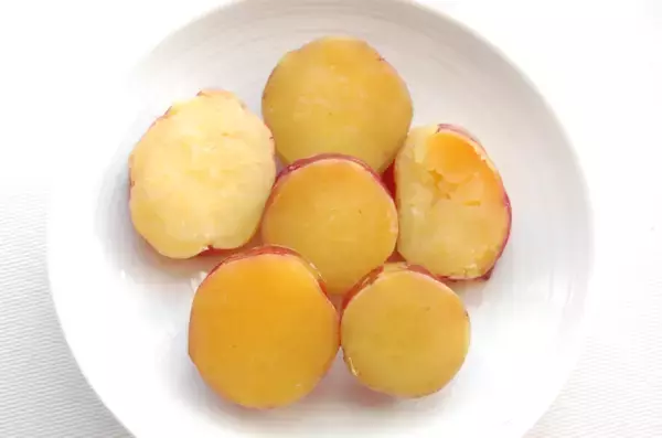 「【定番じゃない具材】「甘栗」と「さつまいもレモン煮」の味噌汁作ってみた！ゴロッと具沢山で秋味満載♡」の画像