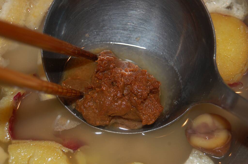 【定番じゃない具材】「甘栗」と「さつまいもレモン煮」の味噌汁作ってみた！ゴロッと具沢山で秋味満載♡