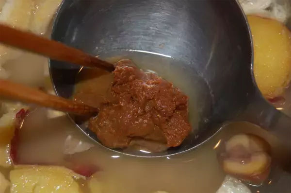 「【定番じゃない具材】「甘栗」と「さつまいもレモン煮」の味噌汁作ってみた！ゴロッと具沢山で秋味満載♡」の画像