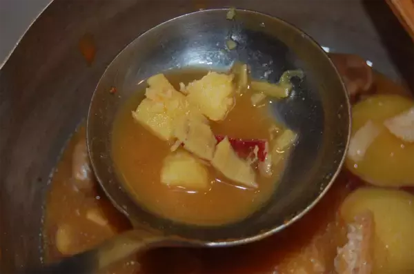 「【定番じゃない具材】「甘栗」と「さつまいもレモン煮」の味噌汁作ってみた！ゴロッと具沢山で秋味満載♡」の画像